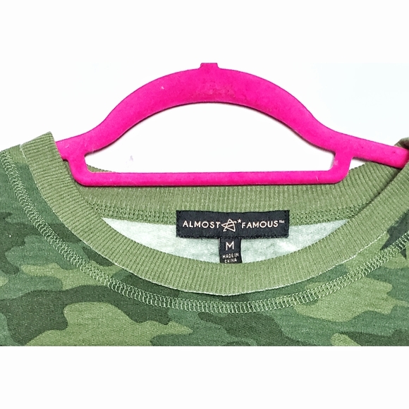 Camouflage Sweatshirt NWOT Medium - Picture 5 of 8